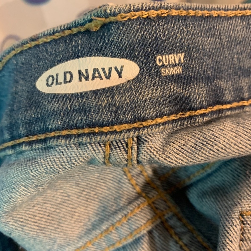 Light weight Old Navy Curve skinny,distressed jeans. - Picture 5 of 9